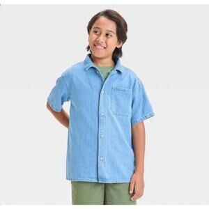 NEW Cat & Jack Boys Short Sleeve Denim Button Down Shirt Light Wash L (10/12)